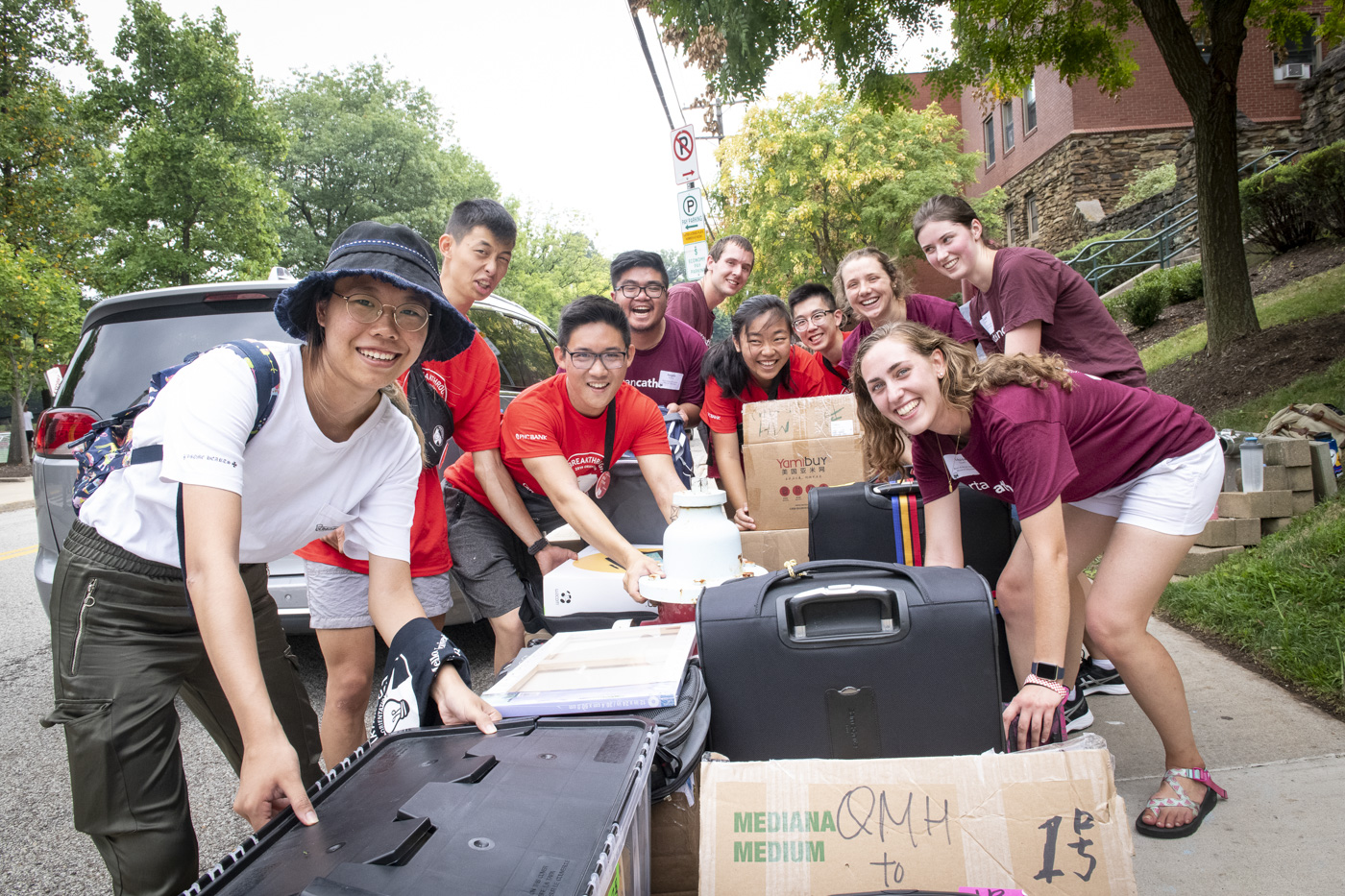 A photo of students moving onto CMU campus.