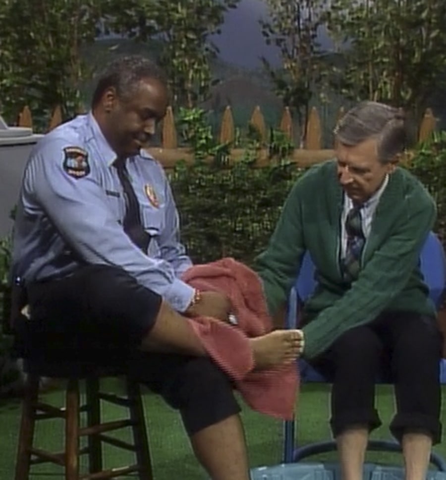 mister-rogers-neighbors-900-05-min.jpg