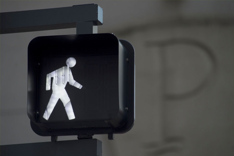 traffic-moves-at-speed-of-technology-walksign-900x600-min.jpg