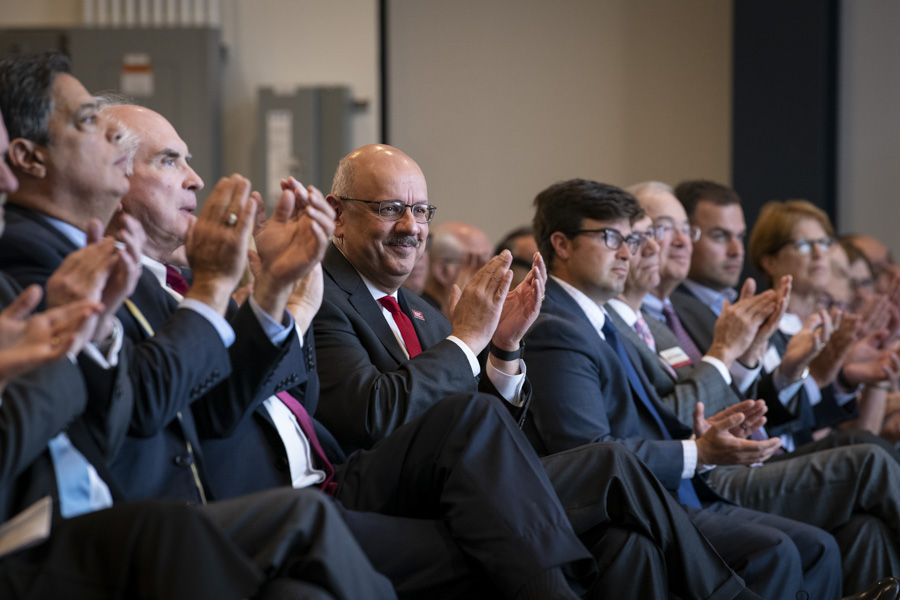 A photo of the crowd applauding.