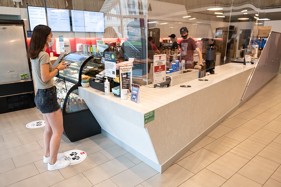 dining-returns-to-cmu-900x600-min.jpg