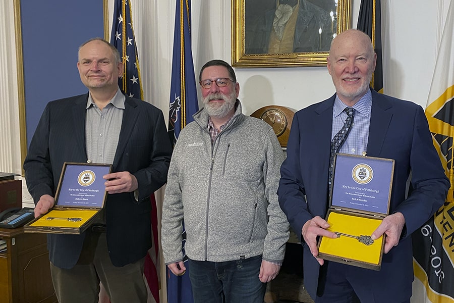 Mayor Bill Peduto gives Andrew Moore and Red Whittaker keys to the city.