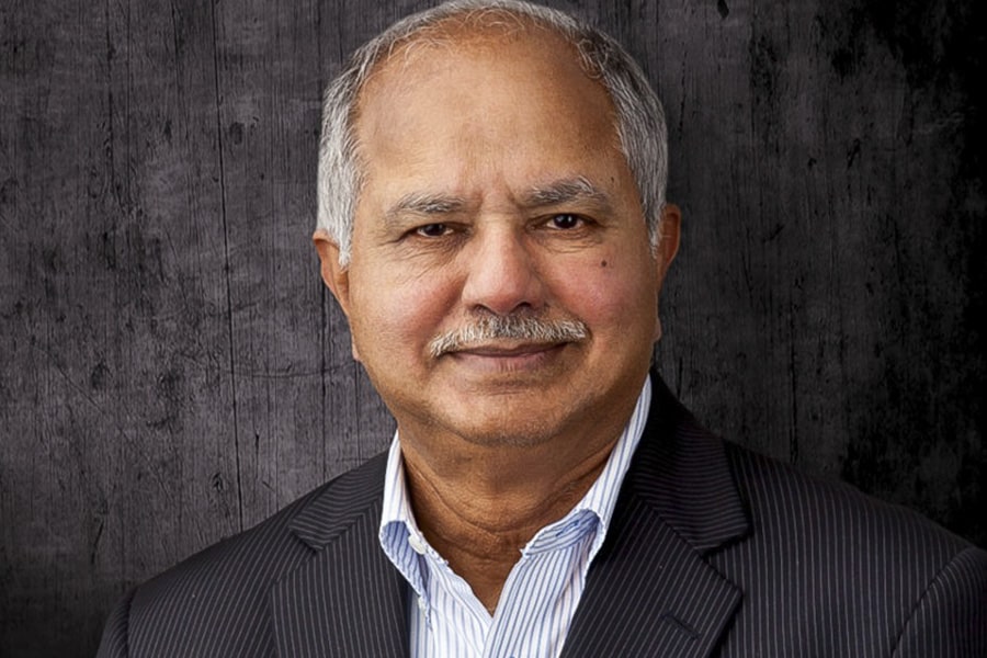 portrait of Raj Reddy