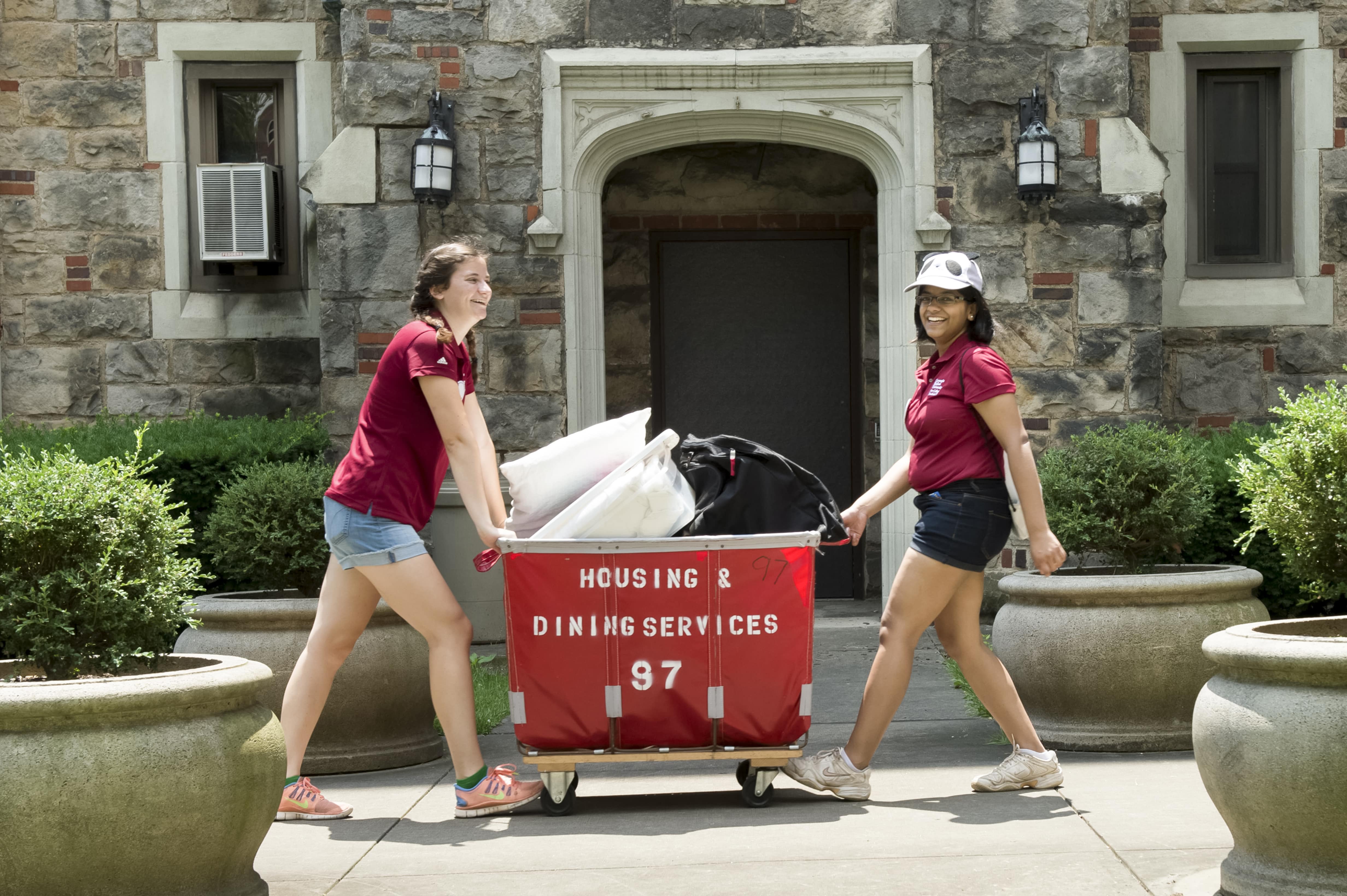 sa_pre-college-move-in_2016_176-2-1-min.jpg