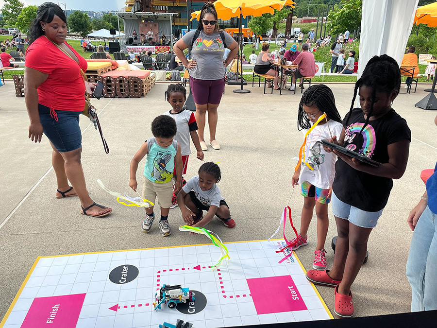 Kids programming a robot