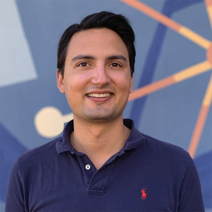 Headshot of Andrés Vélez