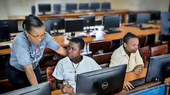 Seunghyun Lee and students
