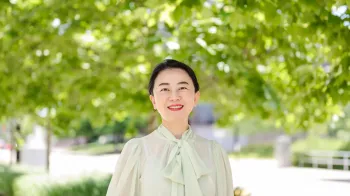 Cynthia Wang Headshot