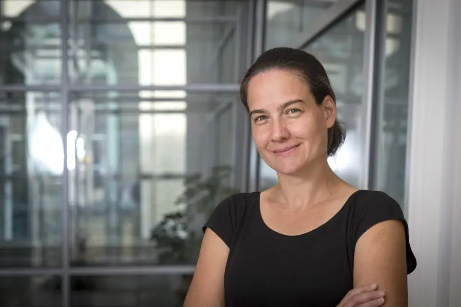 Woman standing with her arms crossed.