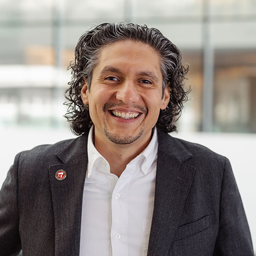 Alex Aceves headshot.