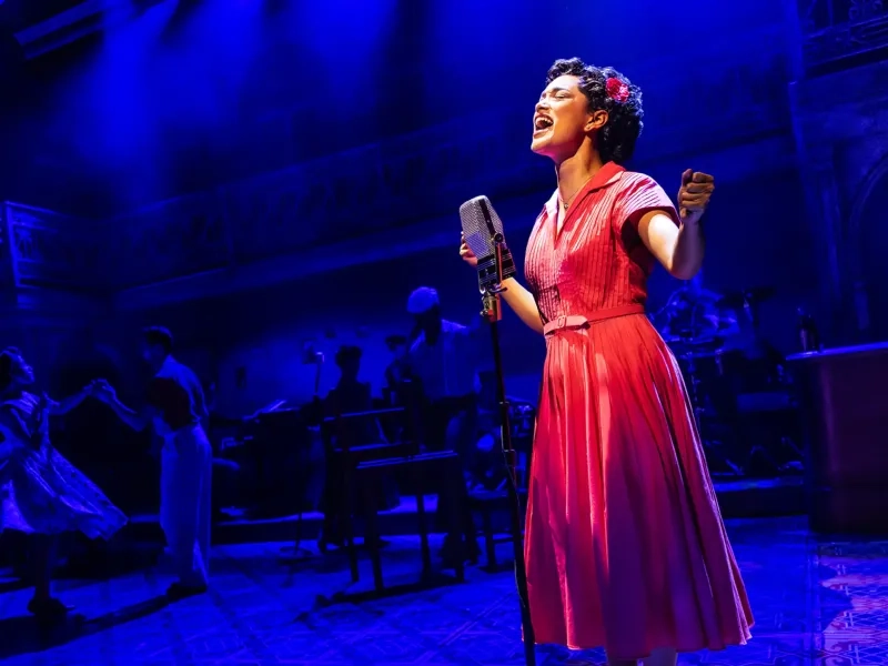 Isa Antonetti in a red dress on stage