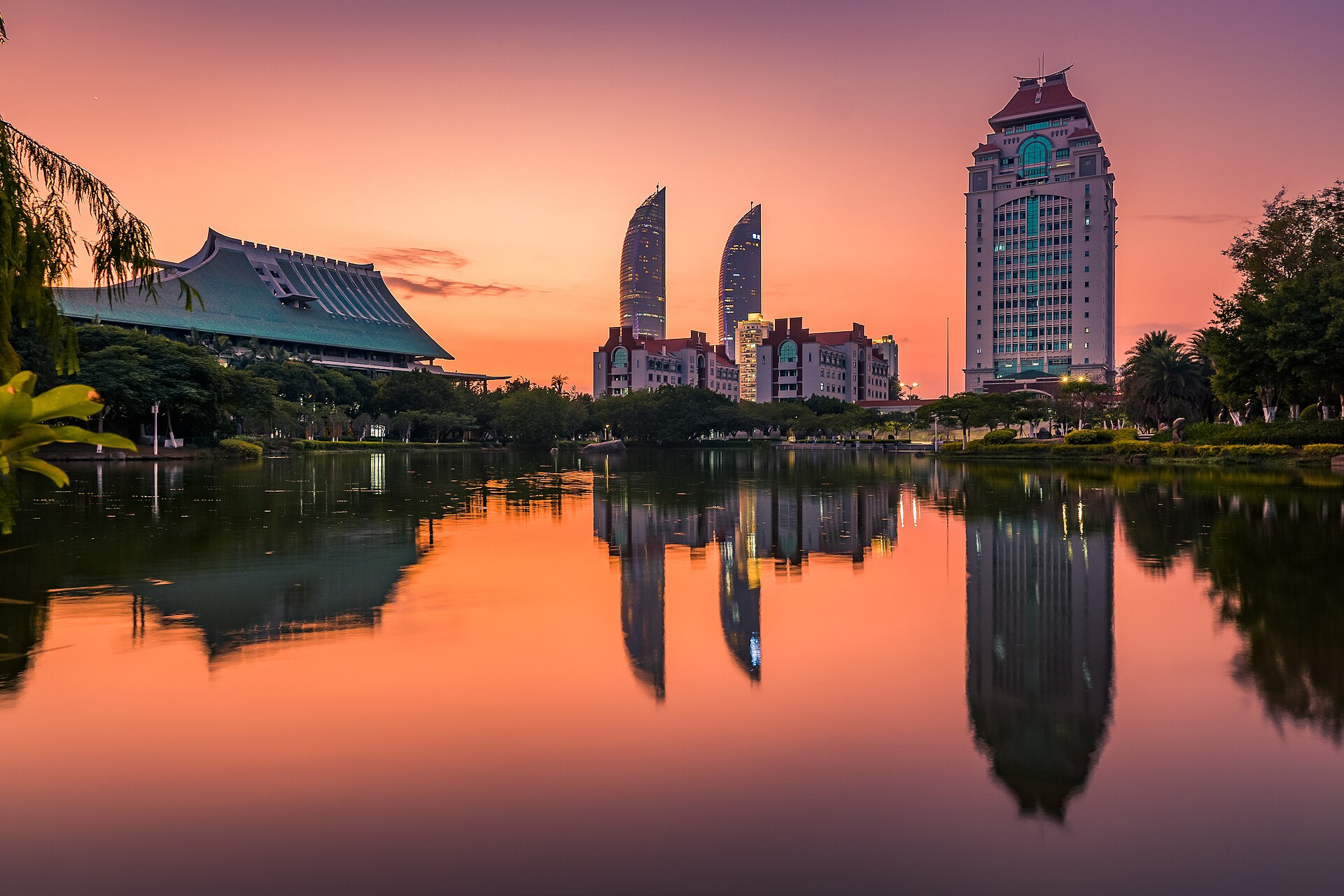 News item about Eyup Orhun Gün presenting Phoenix Peers at the 6th Greater China Area Finance Conference