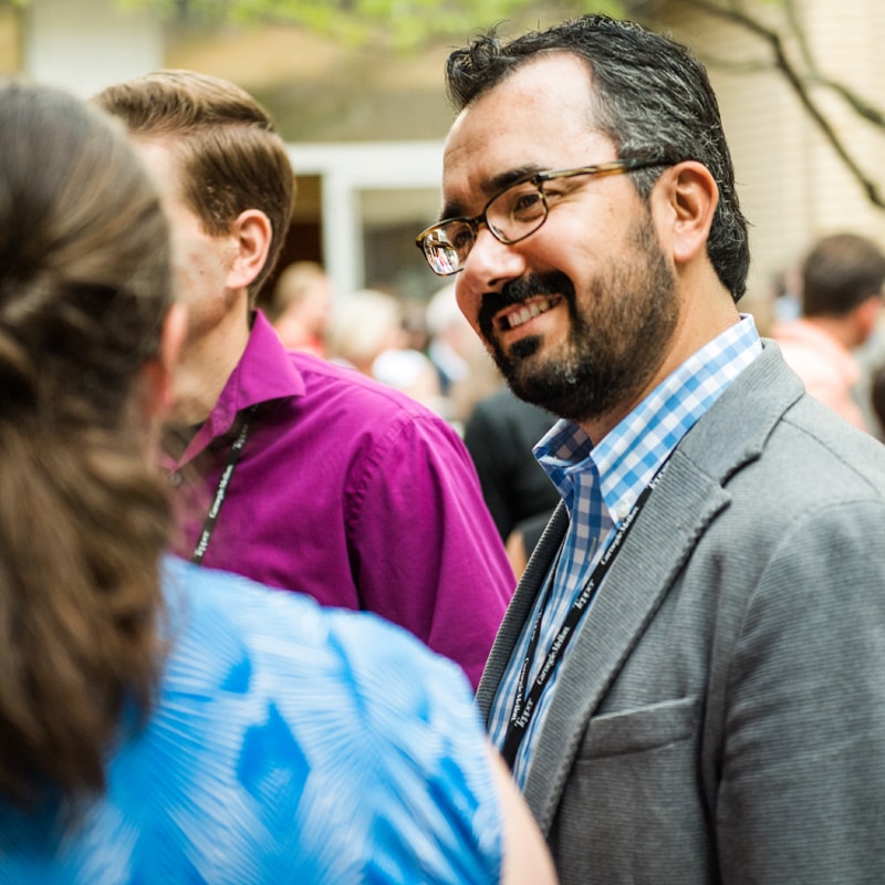 photo alumni chatting outside