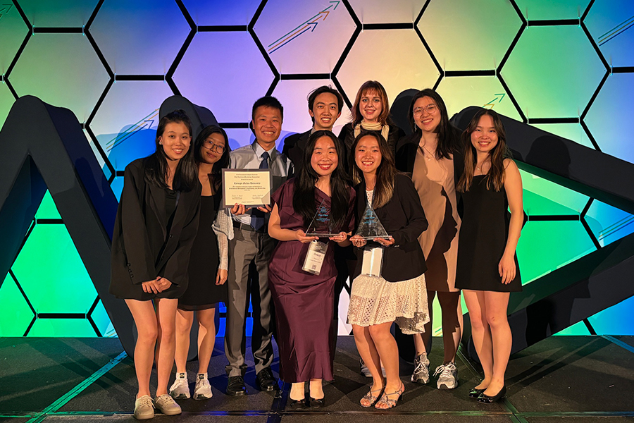 Group photo of Tepper undergrads at AMA Conference