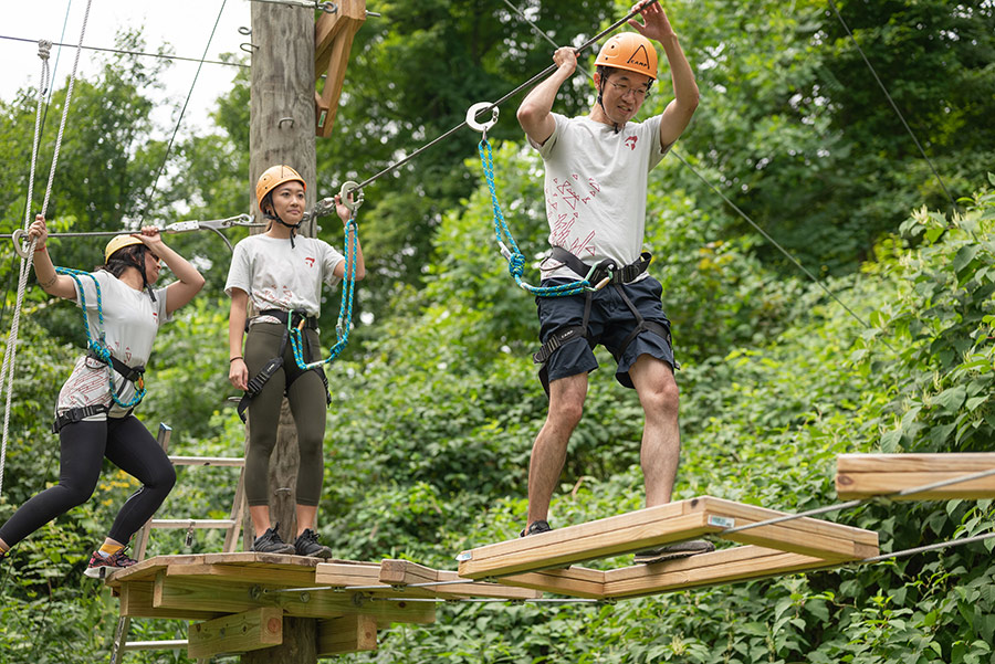 MBA sudents on ropes course
