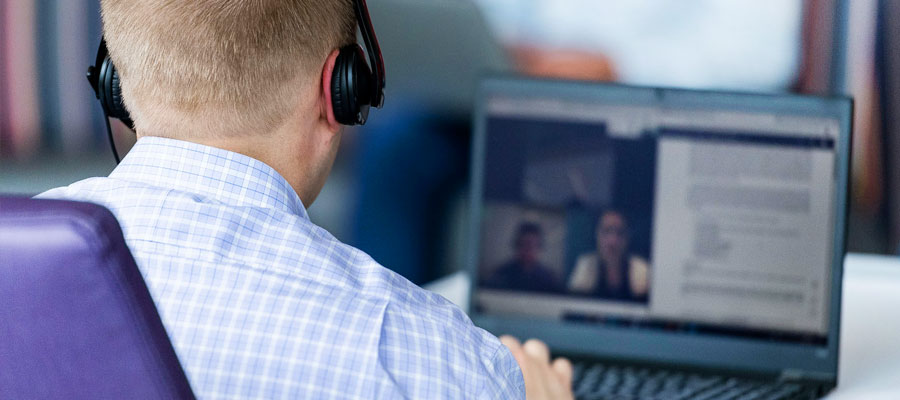 Student participating in class online