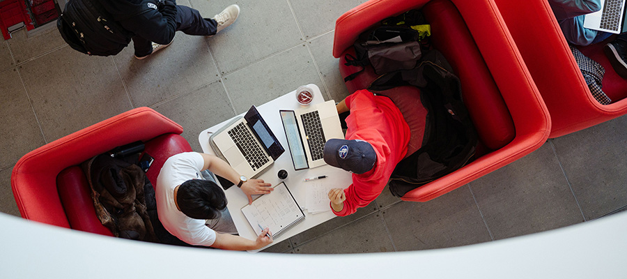 Students studying in Tepper Quad