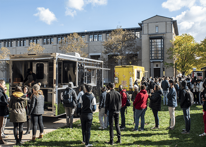 Crowds line up for food trucks